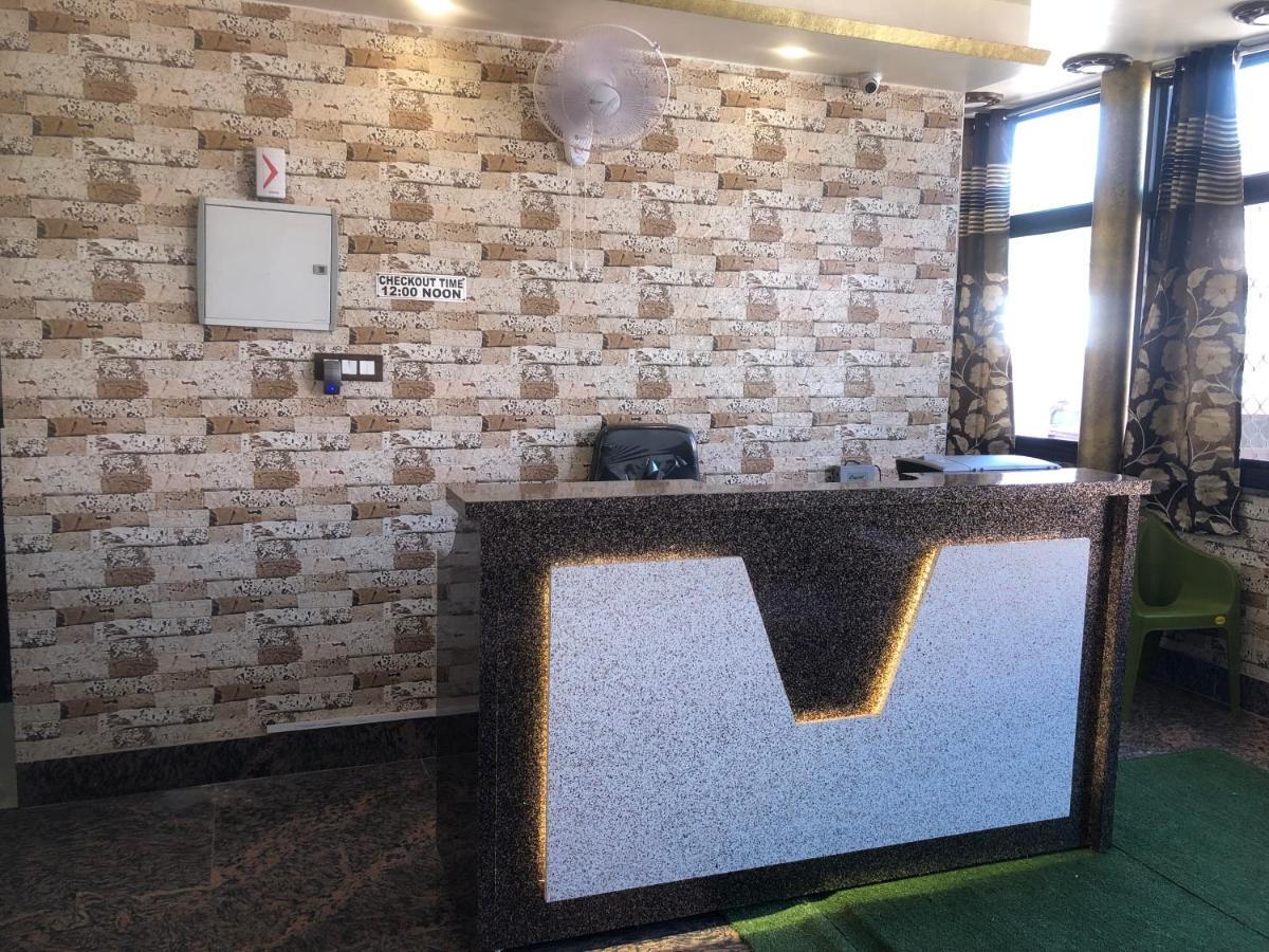 Hotel Famous Haridwar Luaran gambar