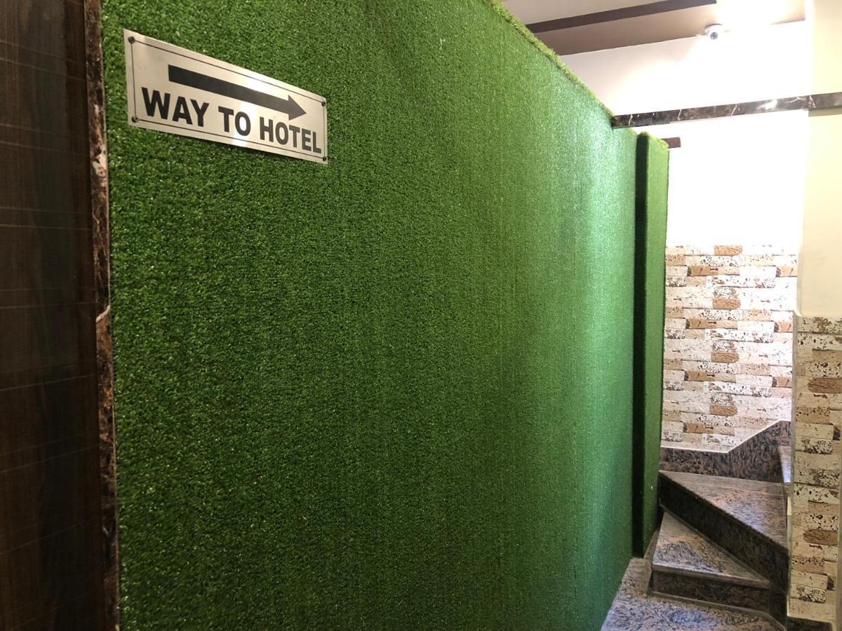 Hotel Famous Haridwar Luaran gambar
