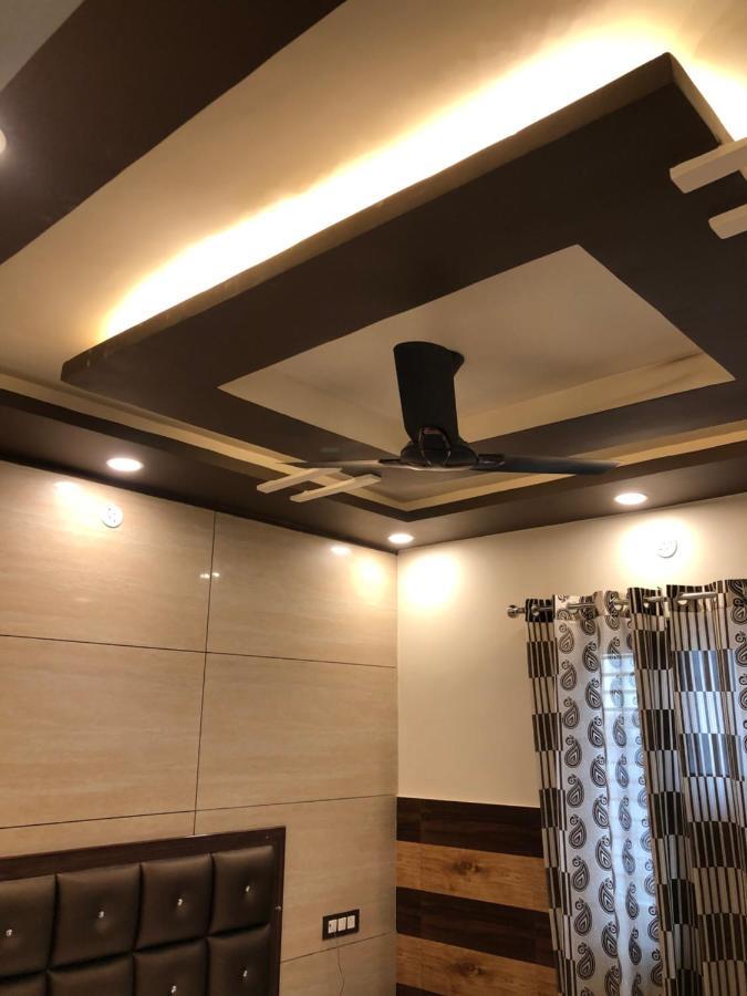 Hotel Famous Haridwar Luaran gambar