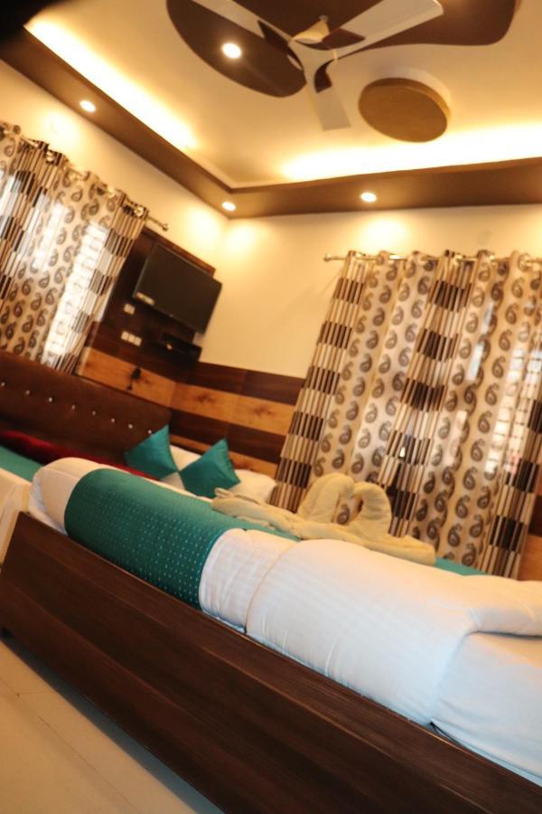 Hotel Famous Haridwar Luaran gambar