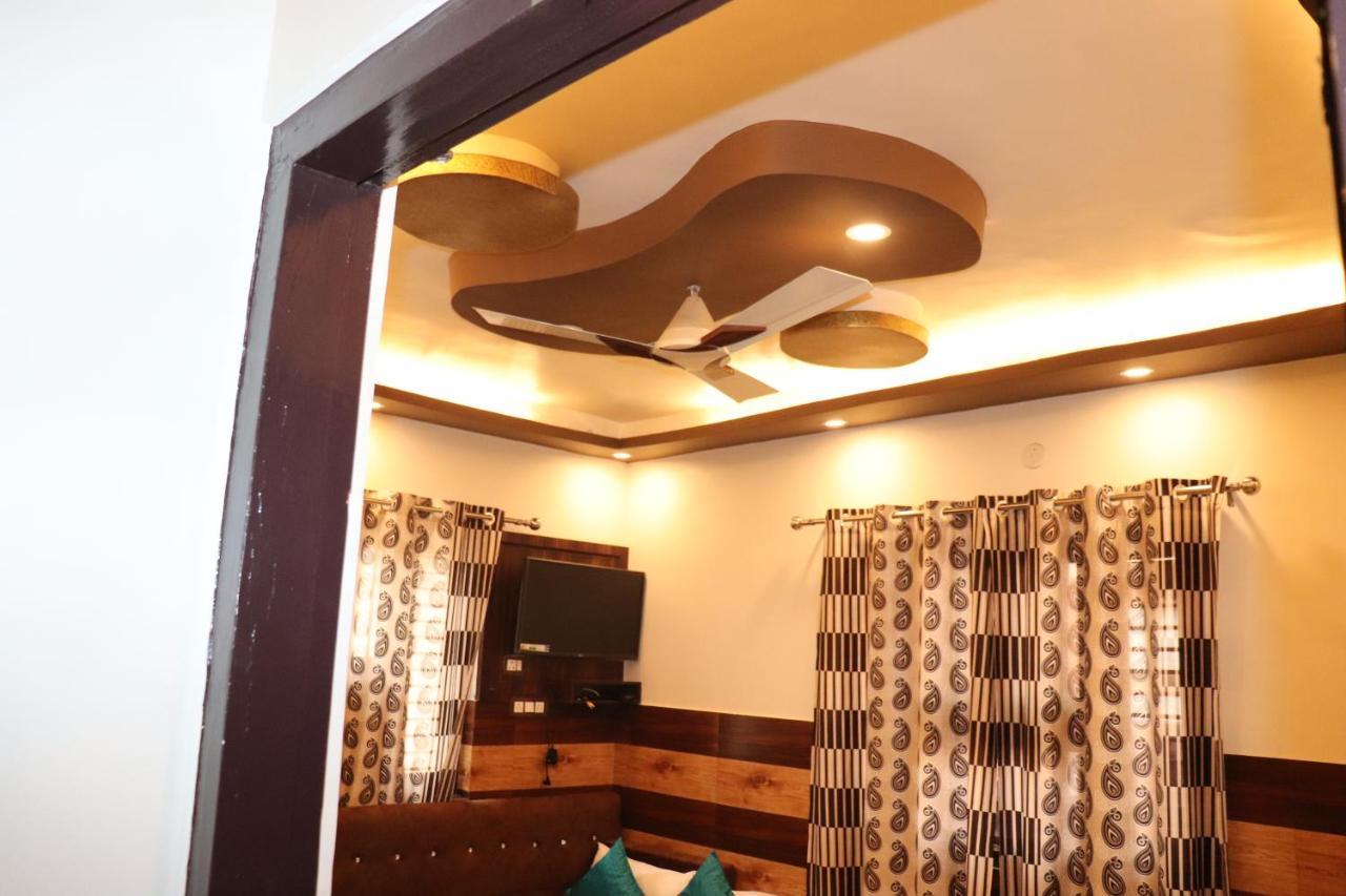 Hotel Famous Haridwar Luaran gambar
