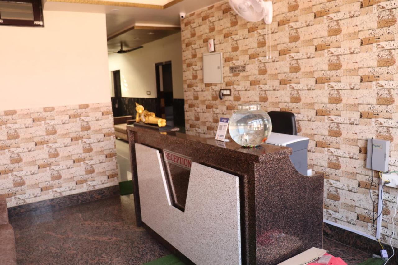 Hotel Famous Haridwar Luaran gambar