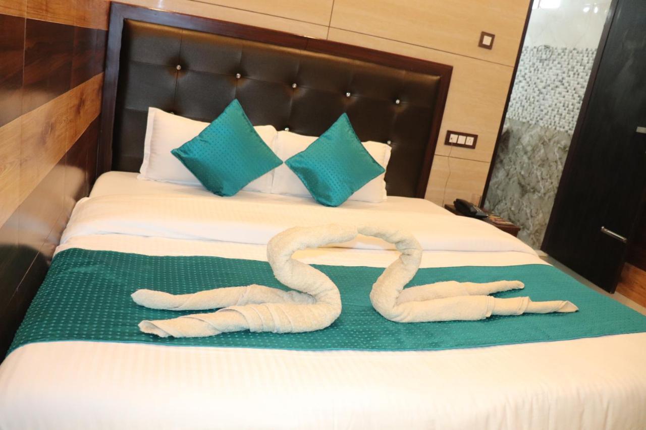 Hotel Famous Haridwar Luaran gambar