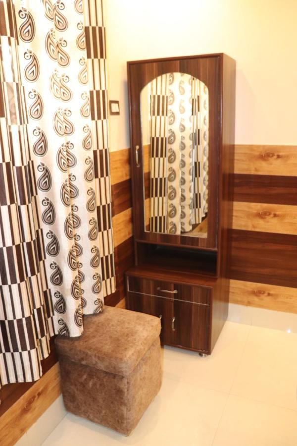 Hotel Famous Haridwar Luaran gambar