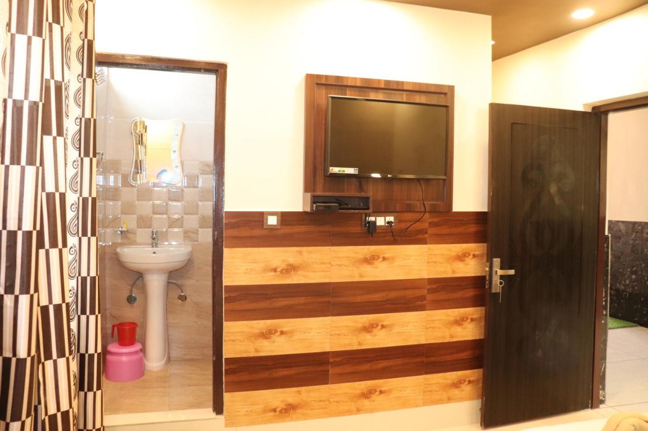 Hotel Famous Haridwar Luaran gambar