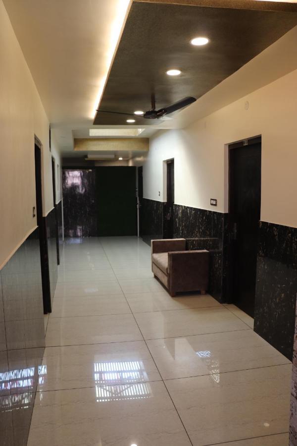 Hotel Famous Haridwar Luaran gambar