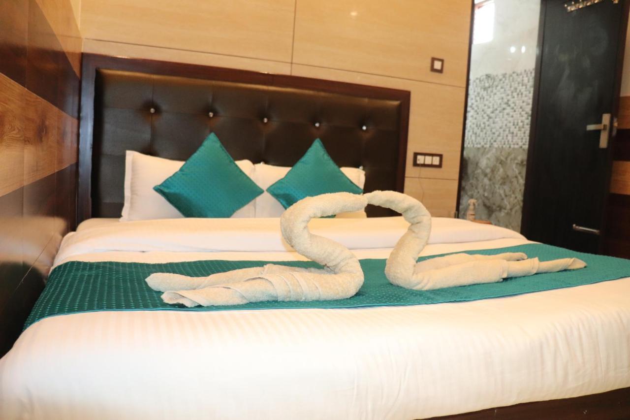 Hotel Famous Haridwar Luaran gambar
