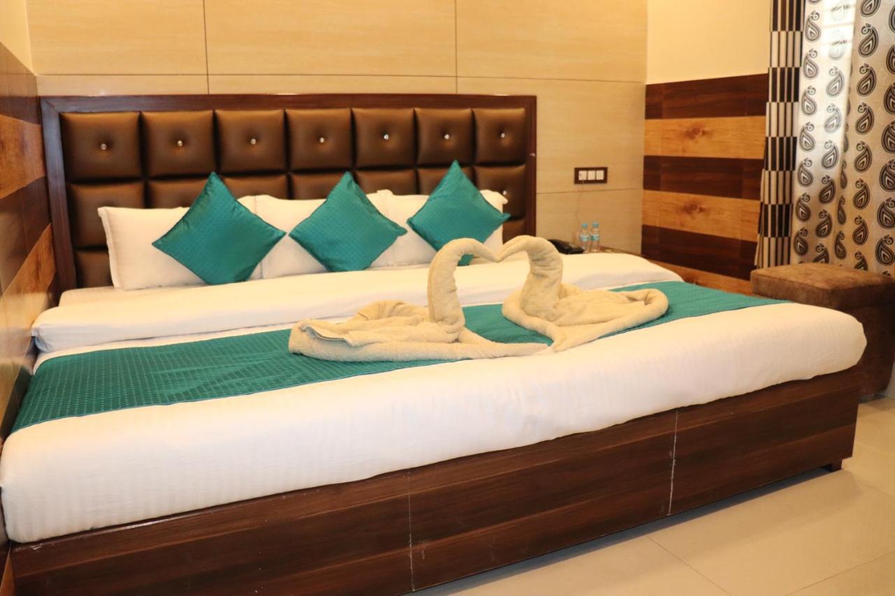 Hotel Famous Haridwar Luaran gambar