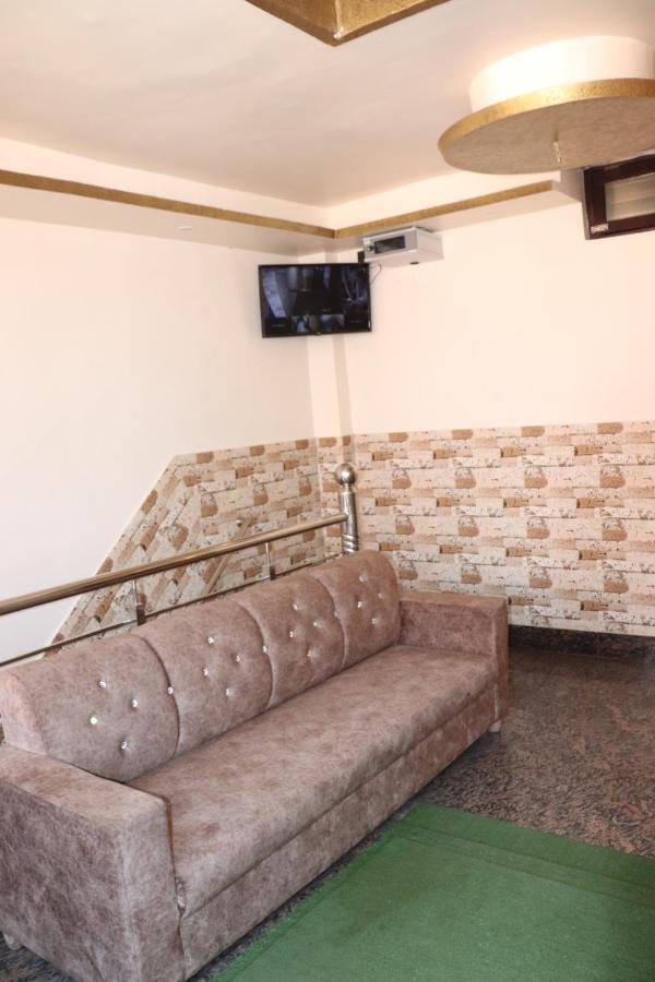 Hotel Famous Haridwar Luaran gambar