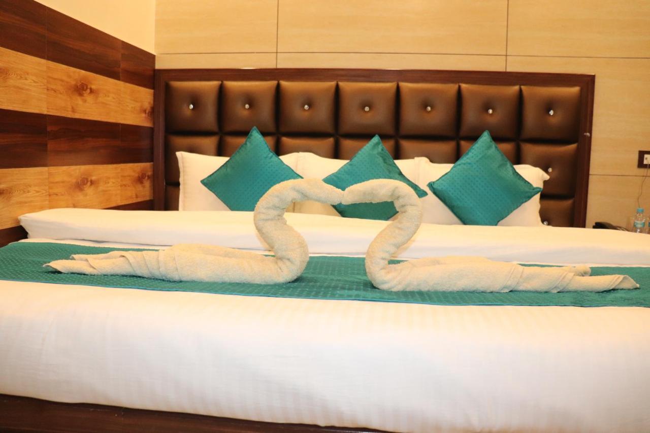 Hotel Famous Haridwar Luaran gambar