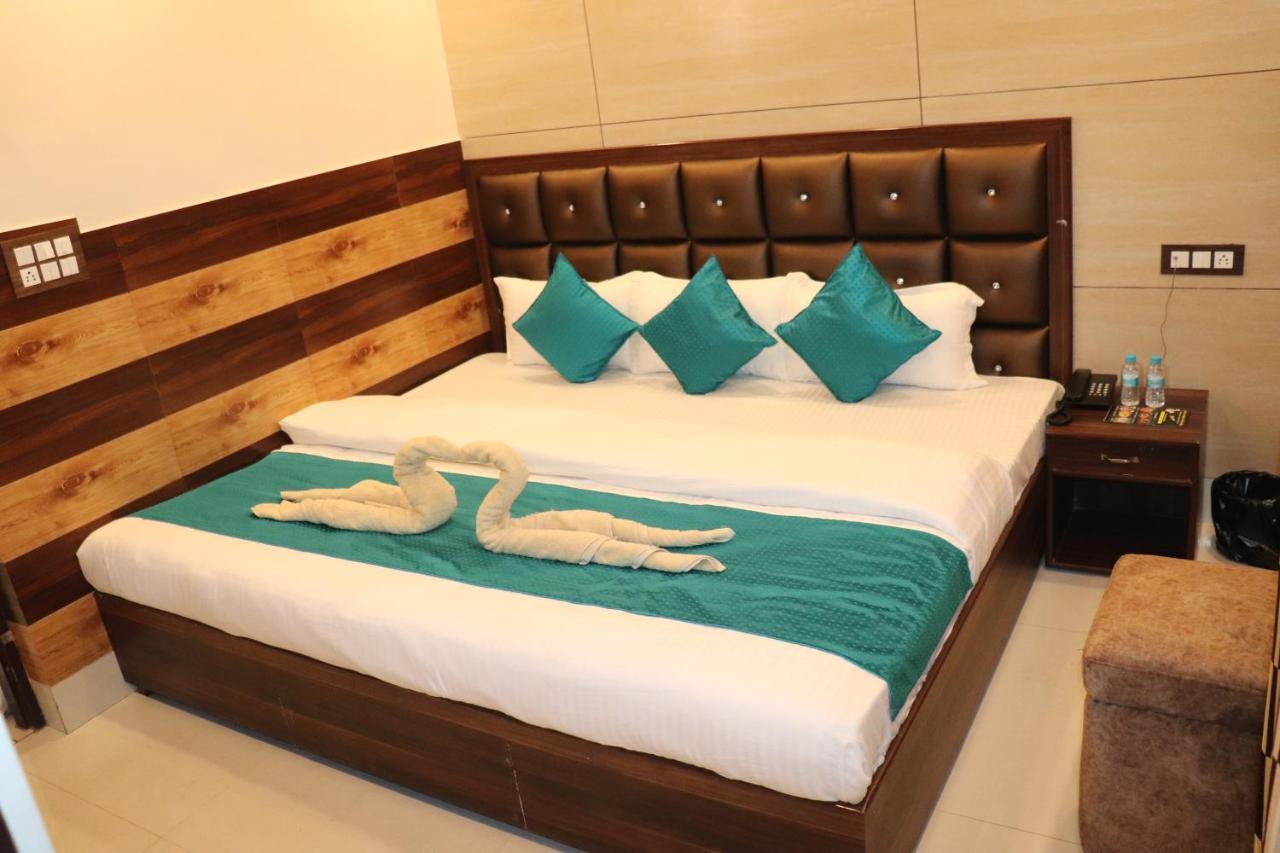 Hotel Famous Haridwar Luaran gambar