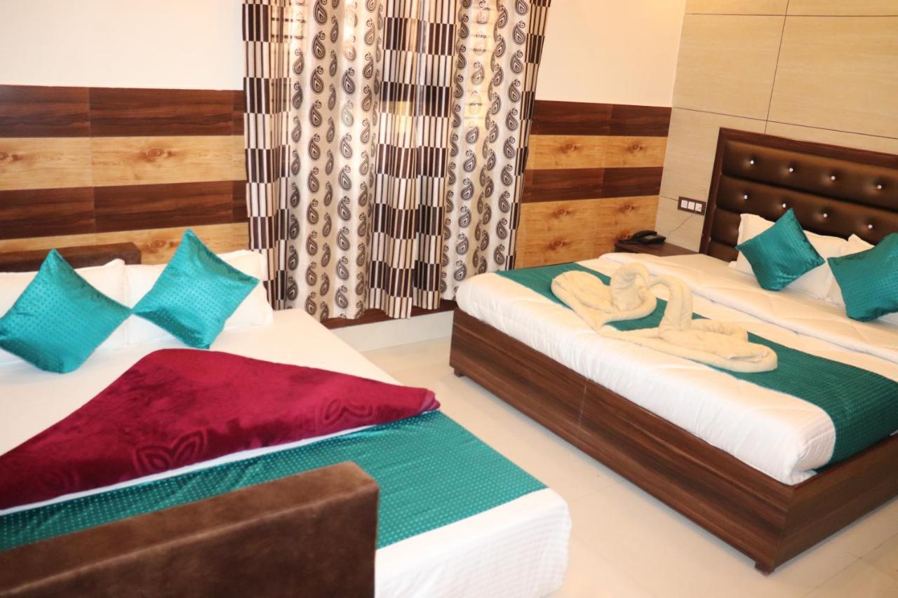 Hotel Famous Haridwar Luaran gambar