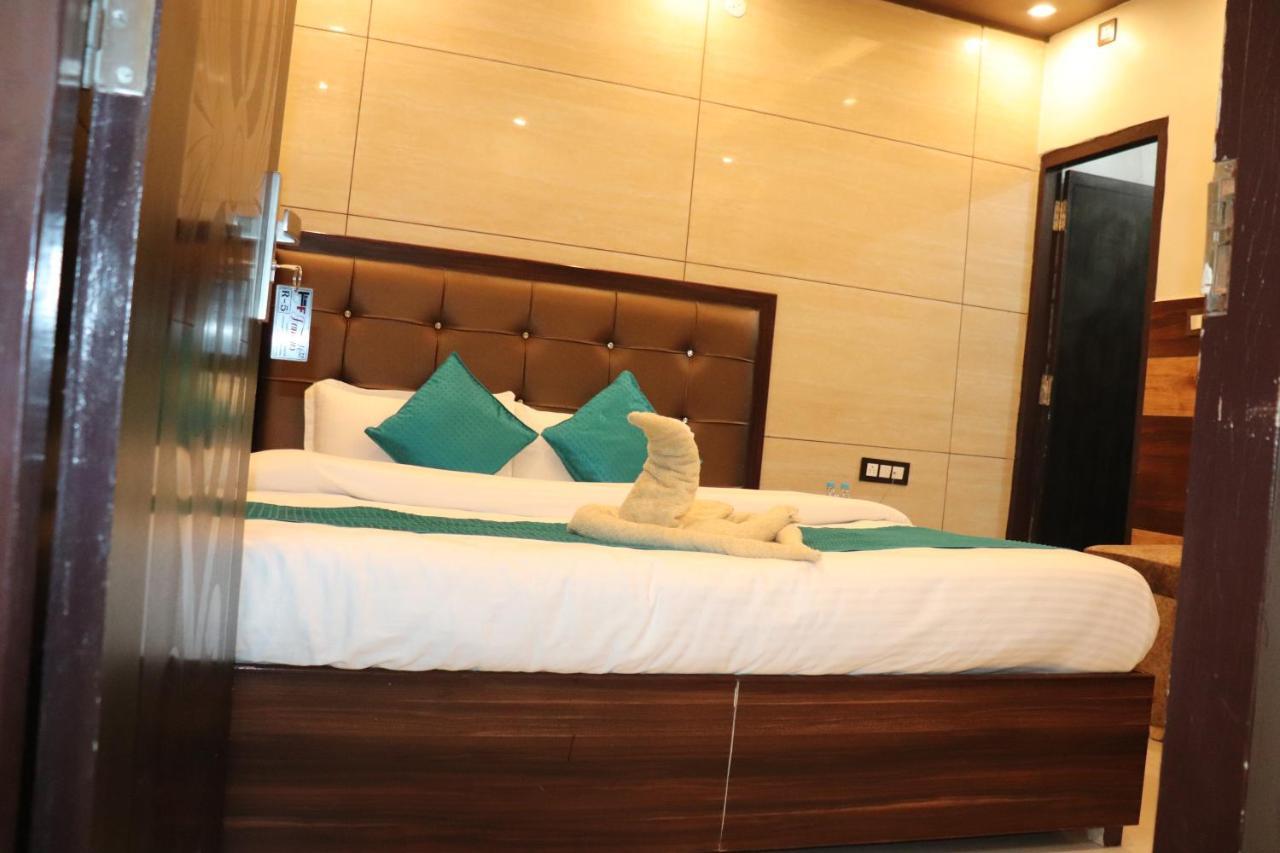 Hotel Famous Haridwar Luaran gambar