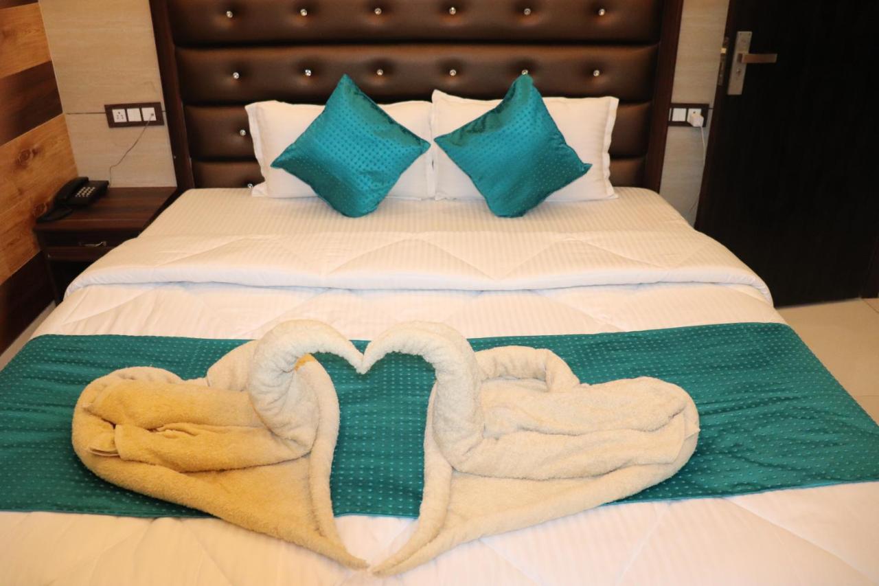 Hotel Famous Haridwar Luaran gambar